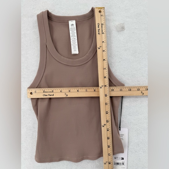 NWT Alo Yoga Goddess Ribbed Go-To Tank Taupe Small - Picture 5 of 7